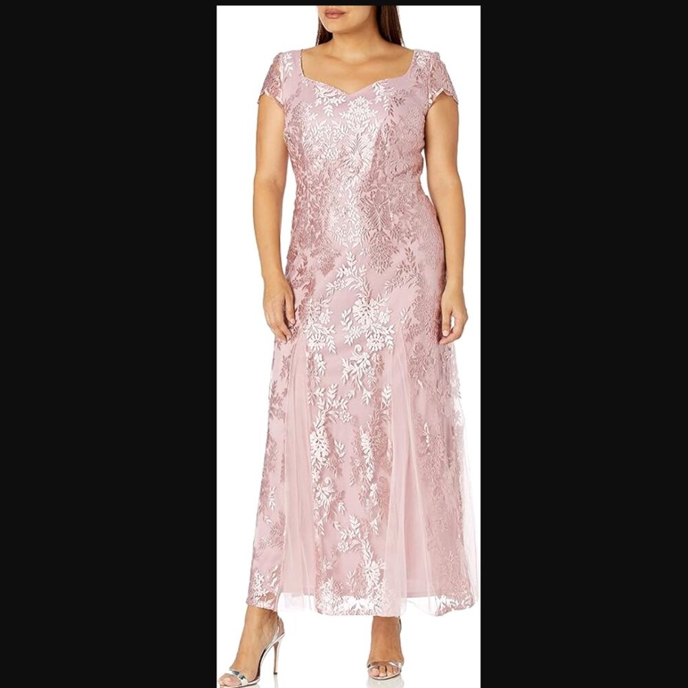 NWT Brianna Women's Sweetheart Neck Lace Gown with Cap Sleeve, sz 16W